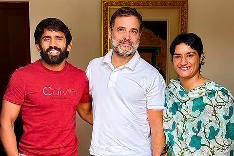 Rahul Gandhi with Vinesh Phogat and Bajrang Punia